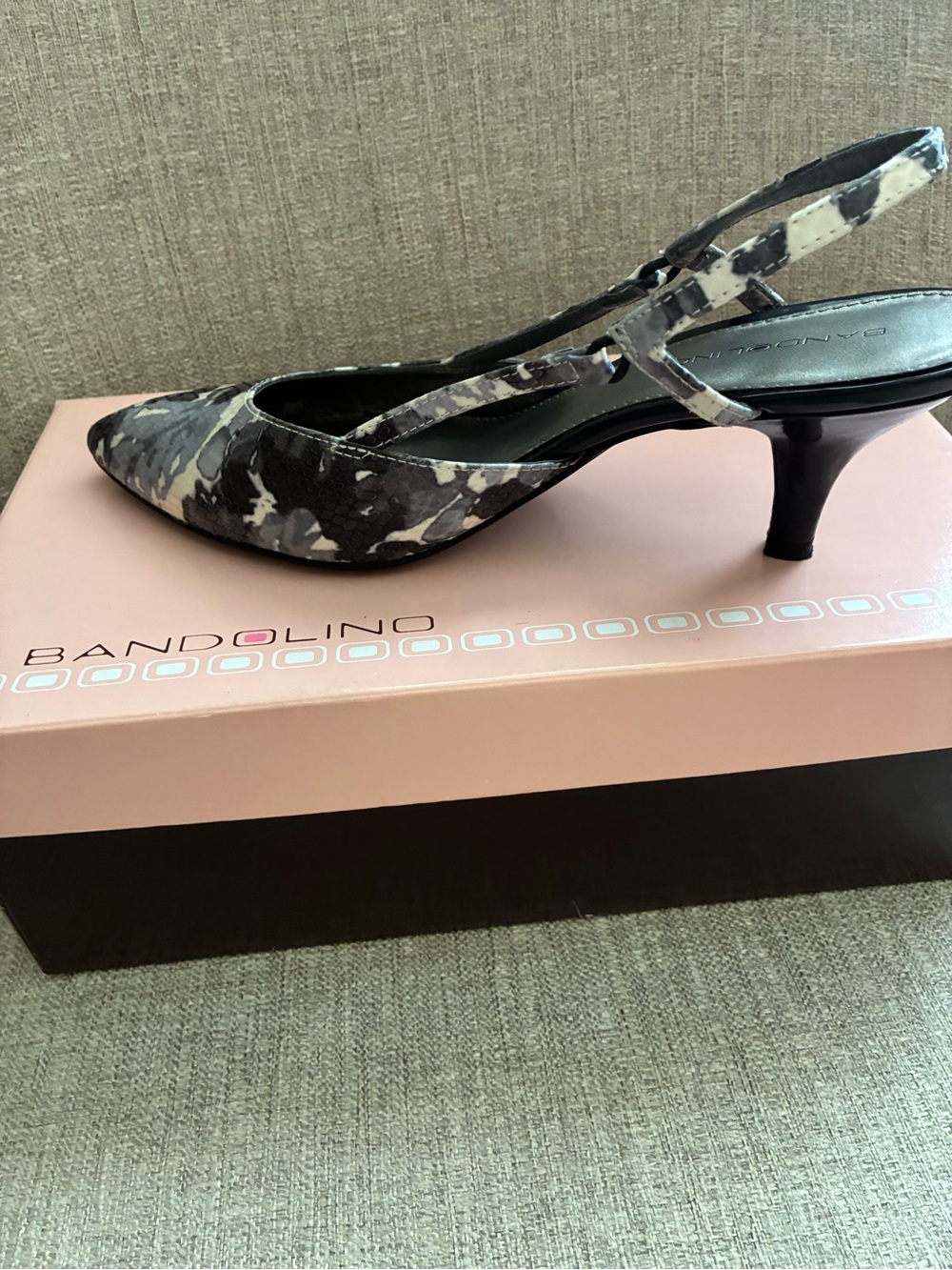 Bandolino Black White Gray Patterned Pointed Slingback Pumps - Picture 4 of 10